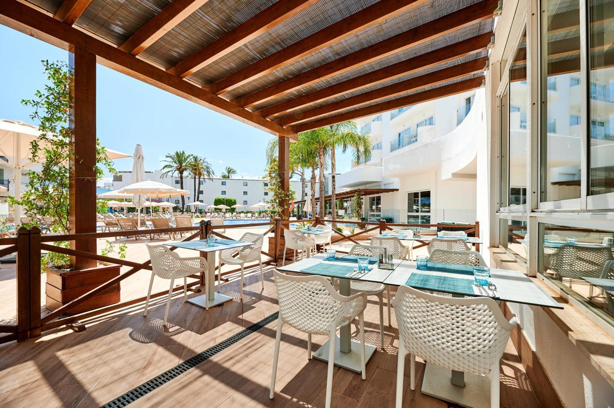 Aparthotel Aluasun Continental Park Playa de Muro  Esterno foto