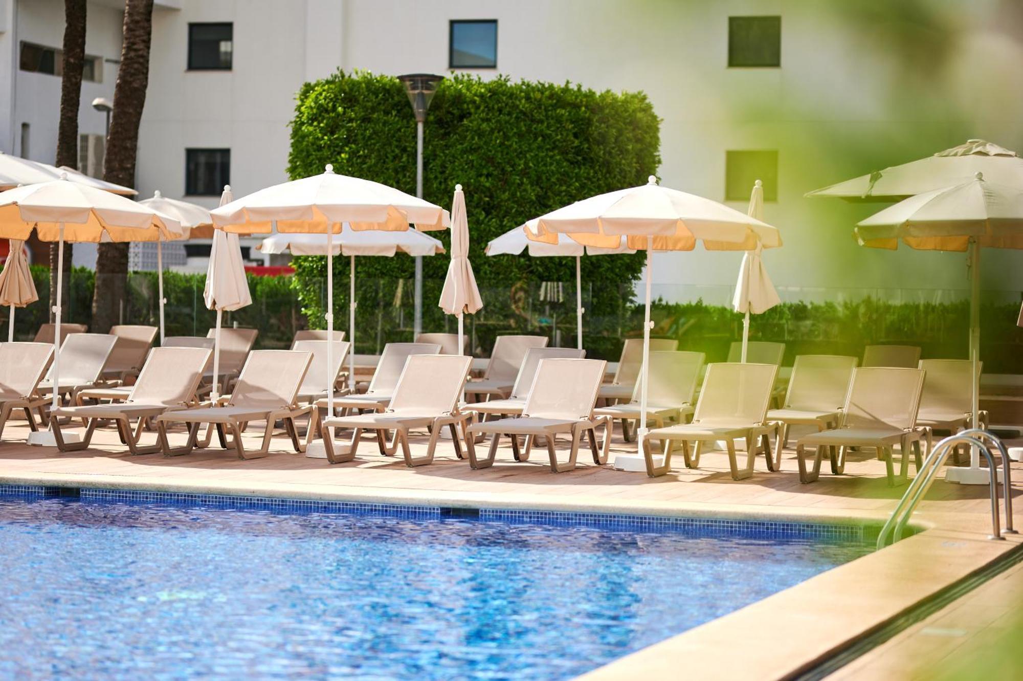 Aparthotel Aluasun Continental Park Playa de Muro  Esterno foto