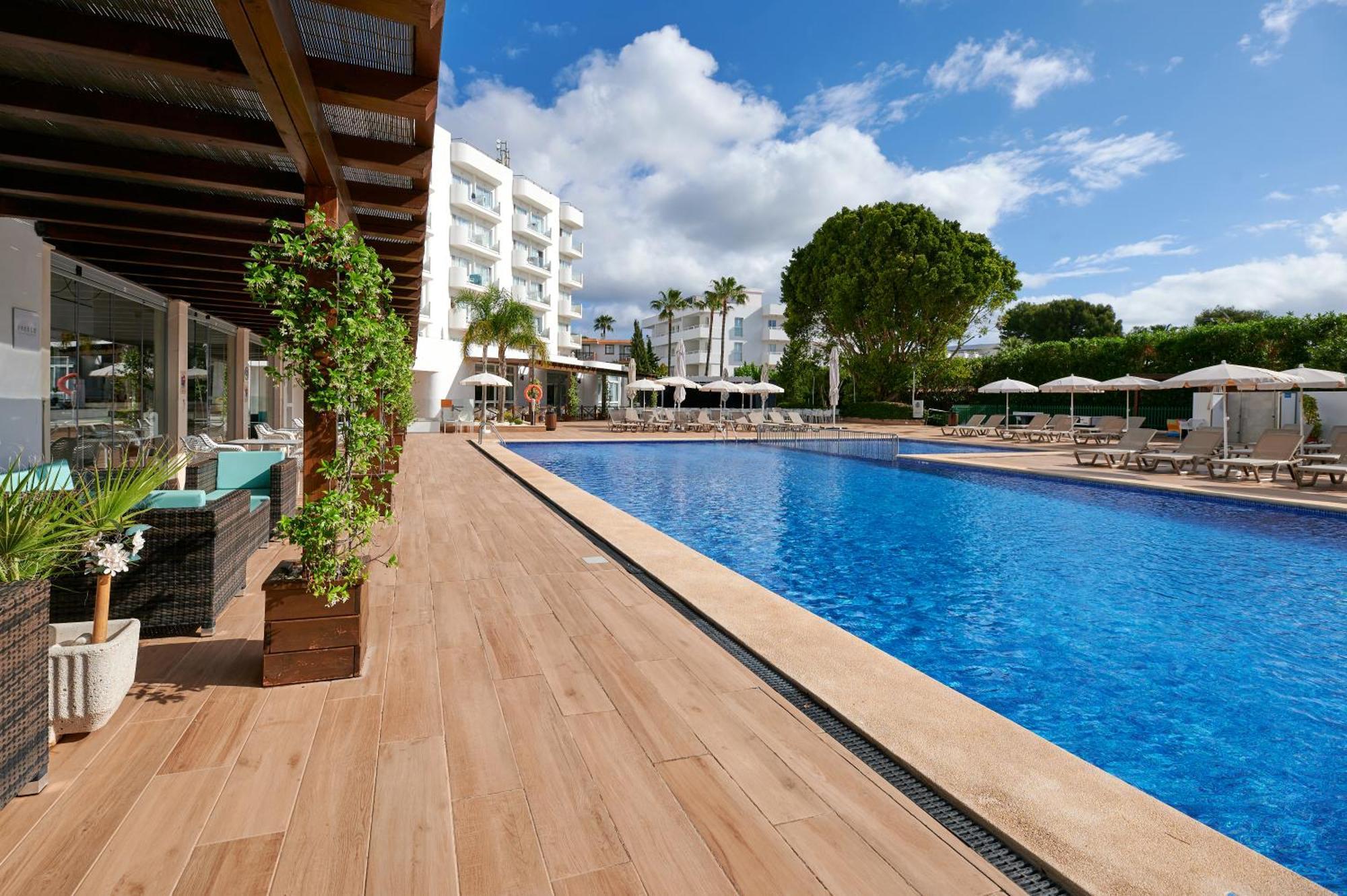 Aparthotel Aluasun Continental Park Playa de Muro  Esterno foto