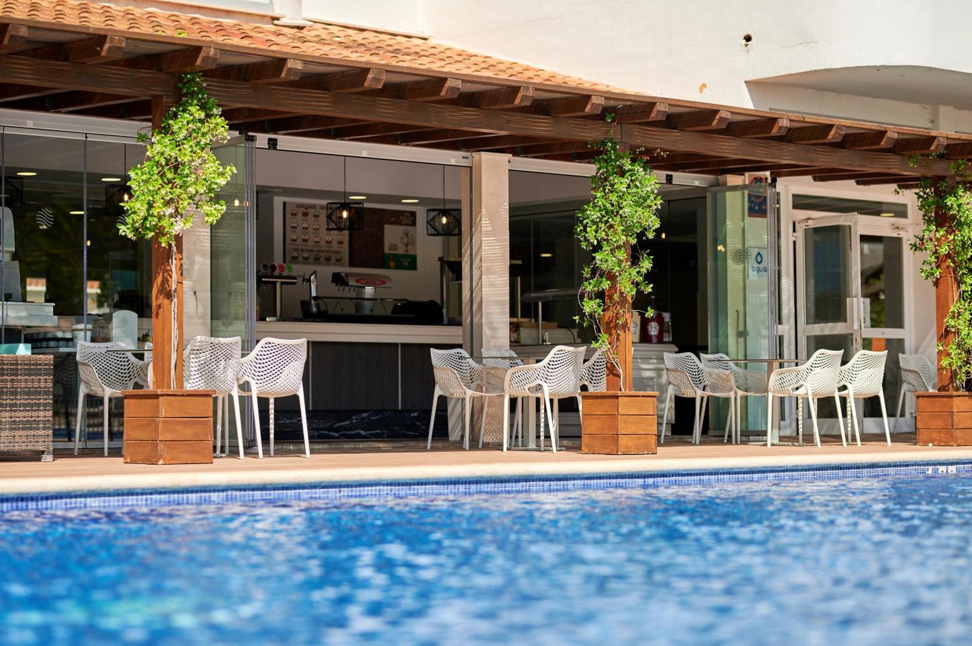 Aparthotel Aluasun Continental Park Playa de Muro  Esterno foto