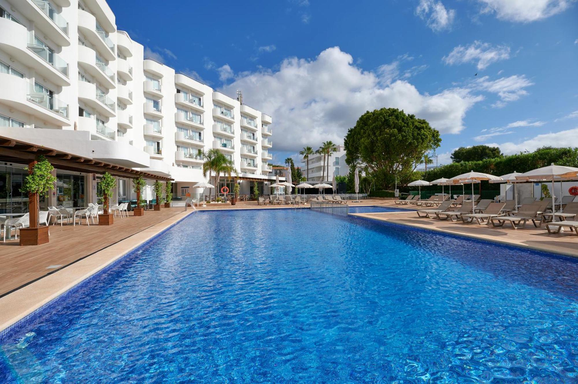 Aparthotel Aluasun Continental Park Playa de Muro  Esterno foto