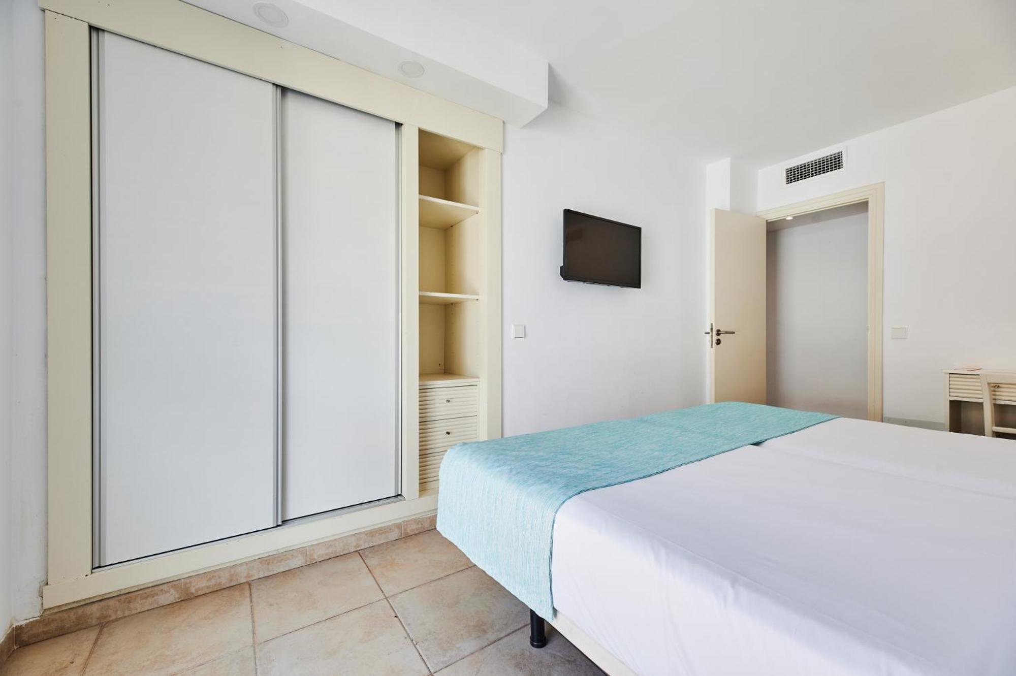 Aparthotel Aluasun Continental Park Playa de Muro  Esterno foto