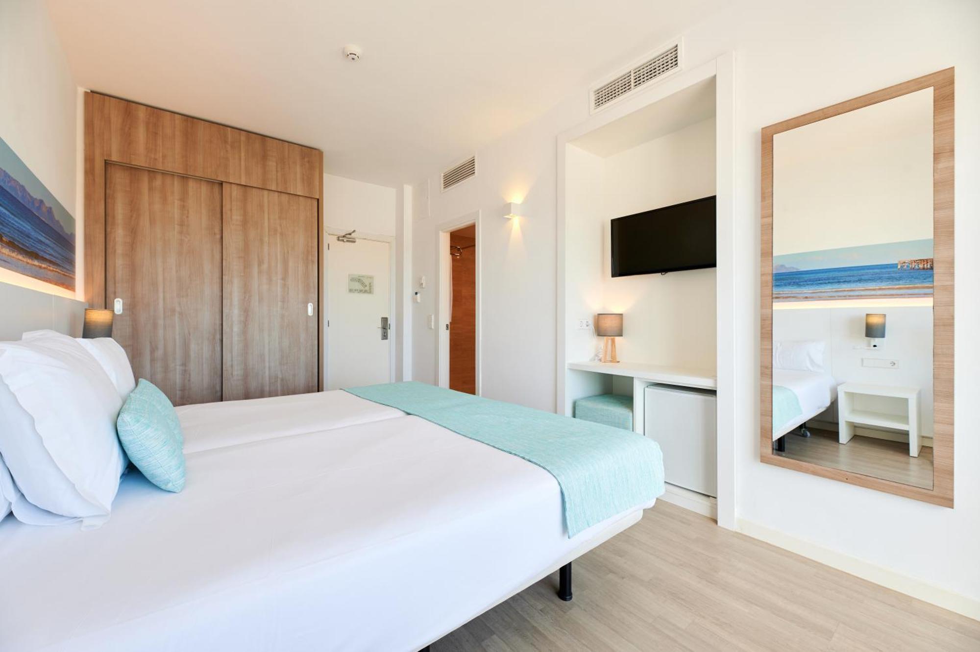 Aparthotel Aluasun Continental Park Playa de Muro  Esterno foto
