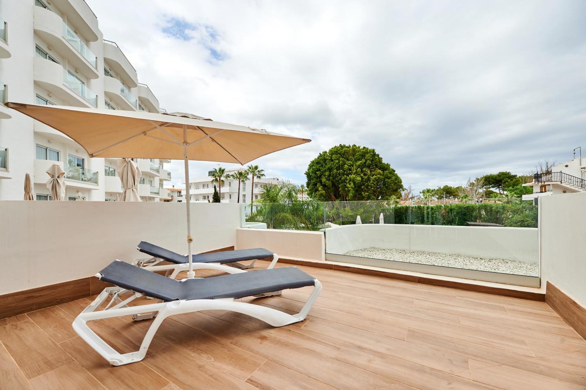 Aparthotel Aluasun Continental Park Playa de Muro  Esterno foto