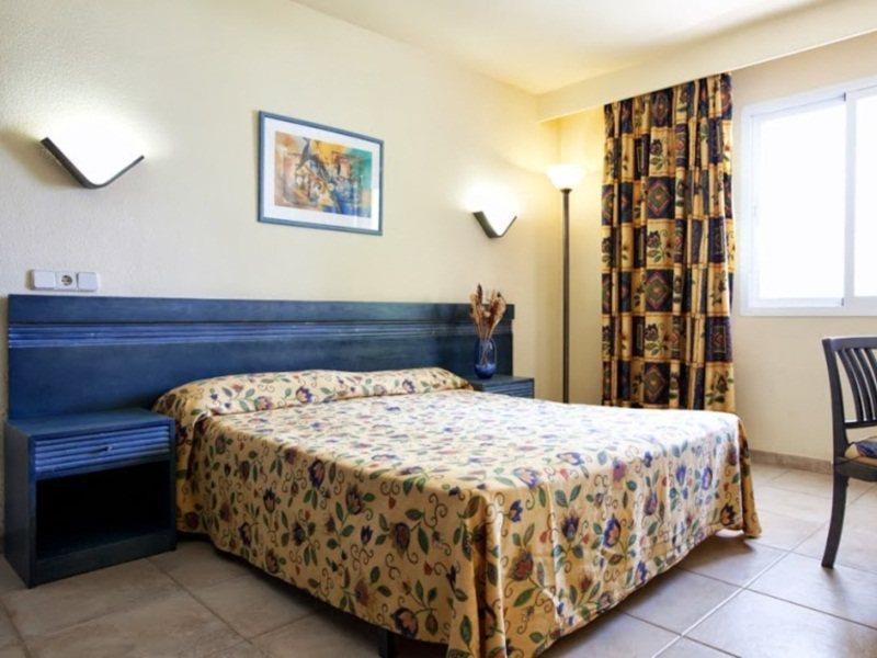 Aparthotel Aluasun Continental Park Playa de Muro  Esterno foto